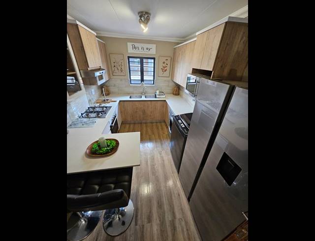 2 BEDROOM TOWNHOUSE FOR SALE IN KAMEELDRIFT EAST
